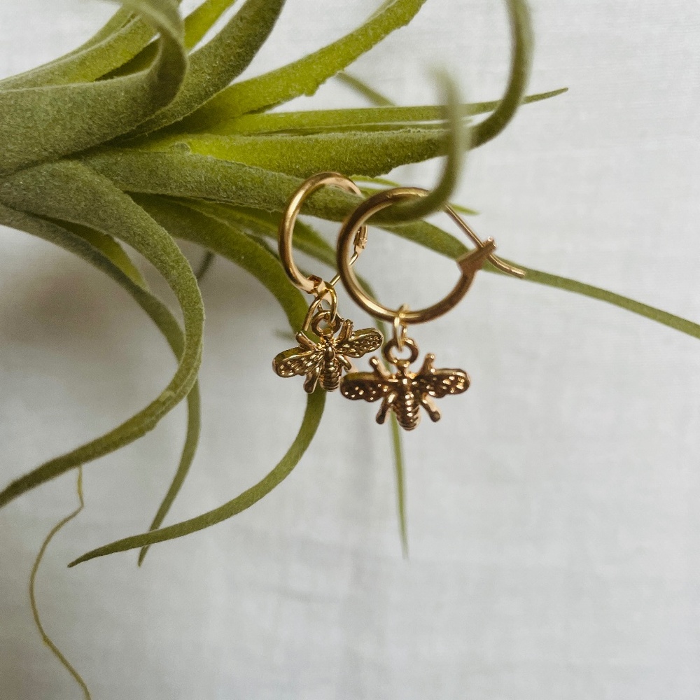 🌟 Buy 2 Pairs, Get One Free, NEW Sweet Gold-Tone Dangle Bee 🐝 Earrings